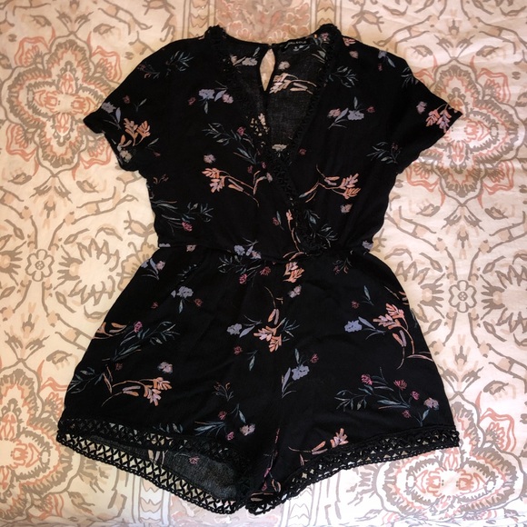 Kendall & Kylie Other - Kendall & Kylie (Pacsun) Floral Romper